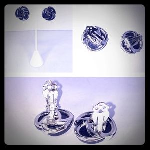 Lisner Vintage Blue Thermoset Plastic Clip-On Earr